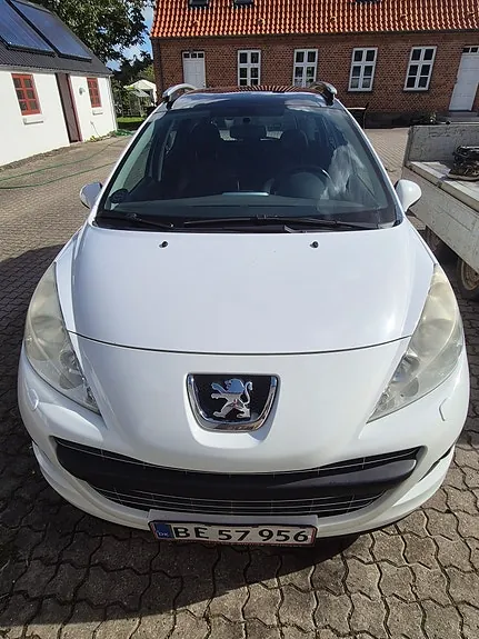 Peugeot 207 2011 photo 4