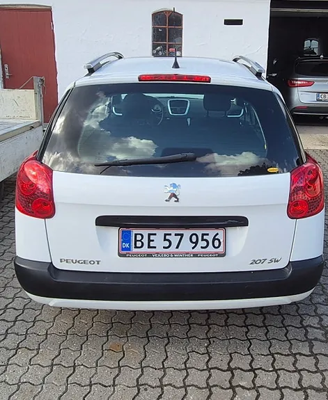 Peugeot 207 2011 photo 2