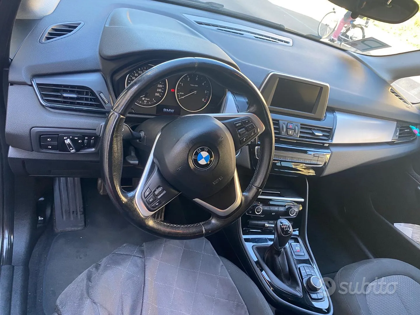 BMW 2 Series Active Tourer 2016 photo 2
