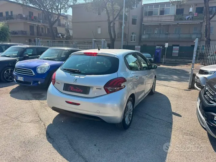Peugeot 208 2015 photo 4