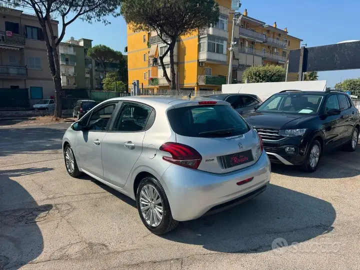 Peugeot 208 2015 photo 5