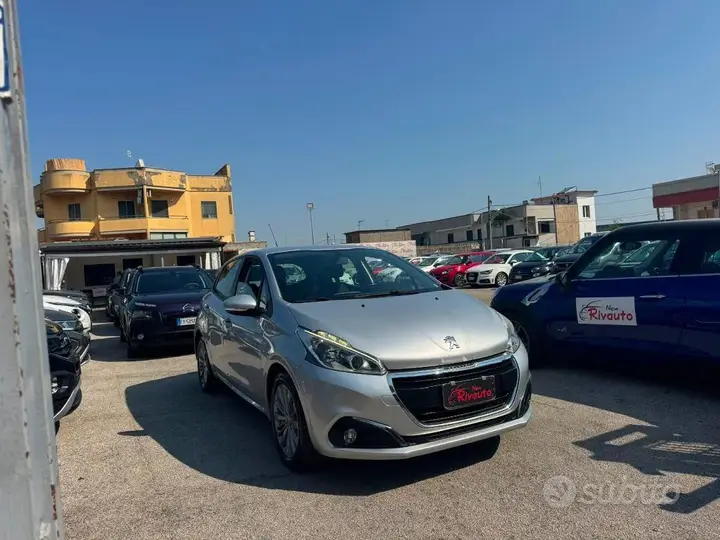 Peugeot 208 2015 photo 3