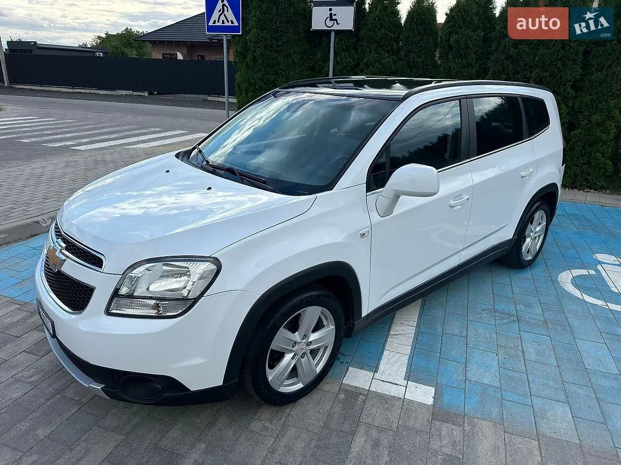 Chevrolet Orlando 2012 photo 2
