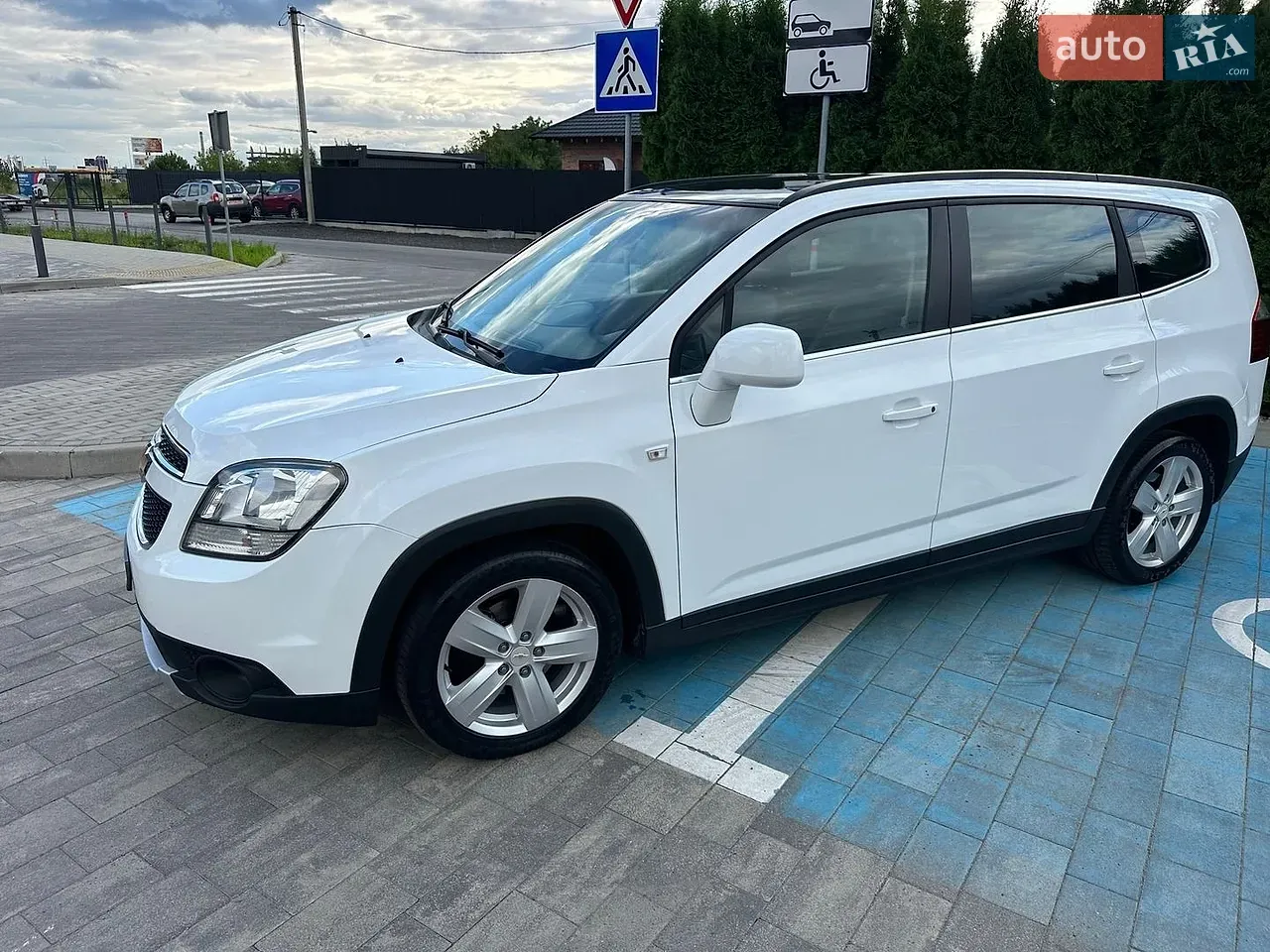 Chevrolet Orlando 2012 photo 3