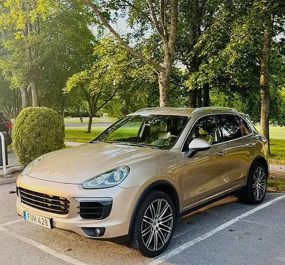 Porsche Cayenne 2015 photo 2