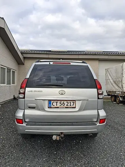 Toyota Land Cruiser 2006 photo 2
