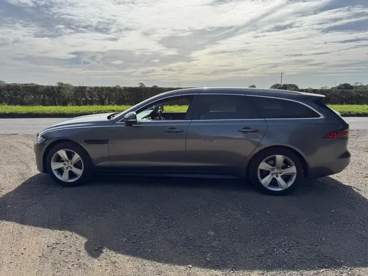 Jaguar Xf 2019 photo 5