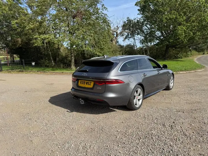 Jaguar Xf 2019 photo 4