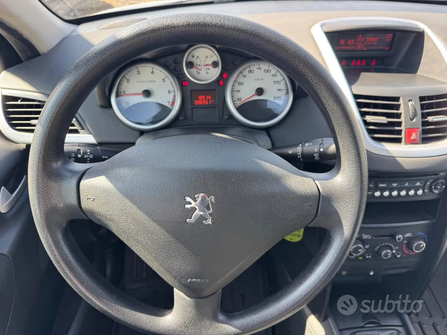 Peugeot 207 2011 photo 3