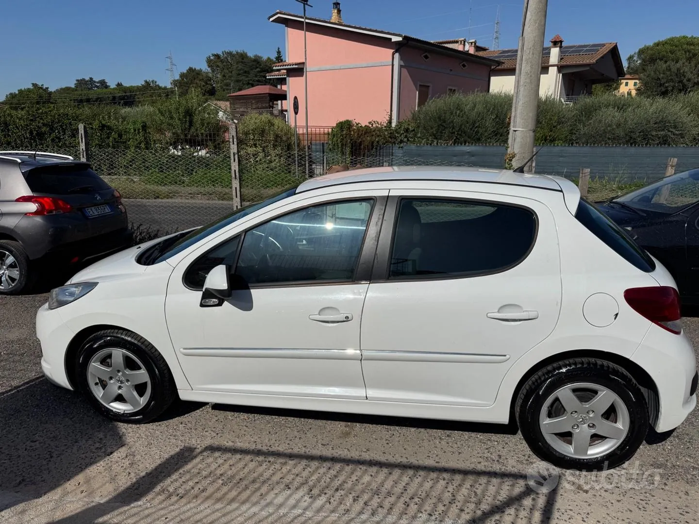 Peugeot 207 2011 photo 2