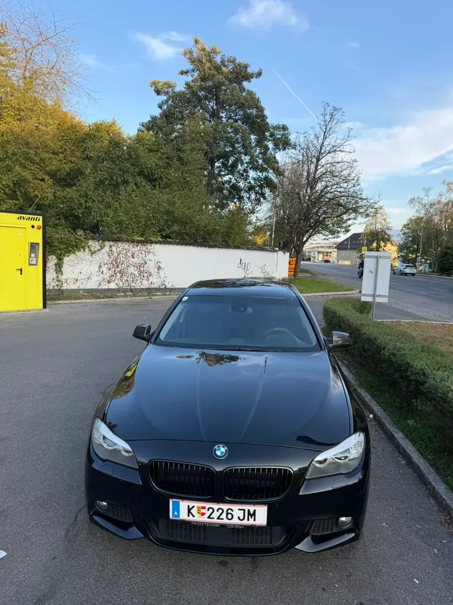 BMW 5 Series 2011 photo 2