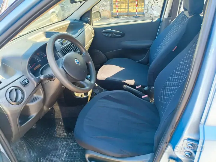 Fiat Punto 2009 photo 4