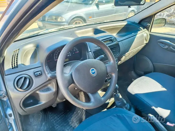 Fiat Punto 2009 photo 2