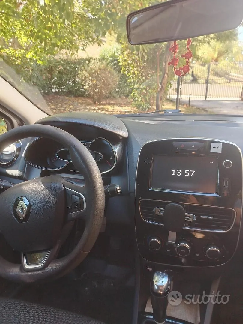 Renault Clio 2017 photo 2