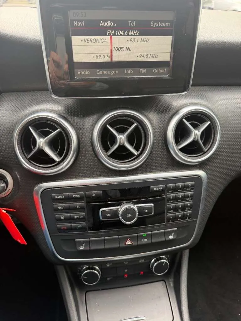 Mercedes-Benz A 180 2013 photo 3