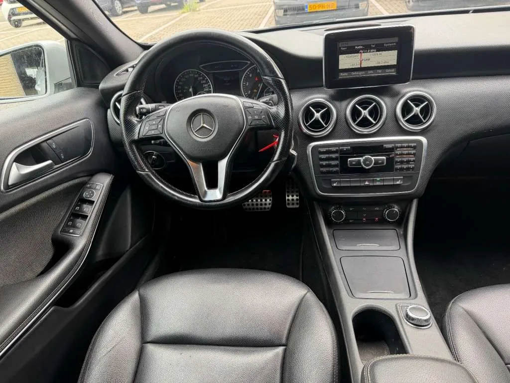 Mercedes-Benz A 180 2013 photo 2