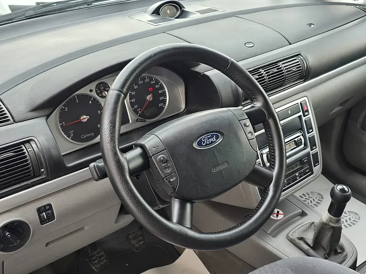 Ford Galaxy 2004 photo 3