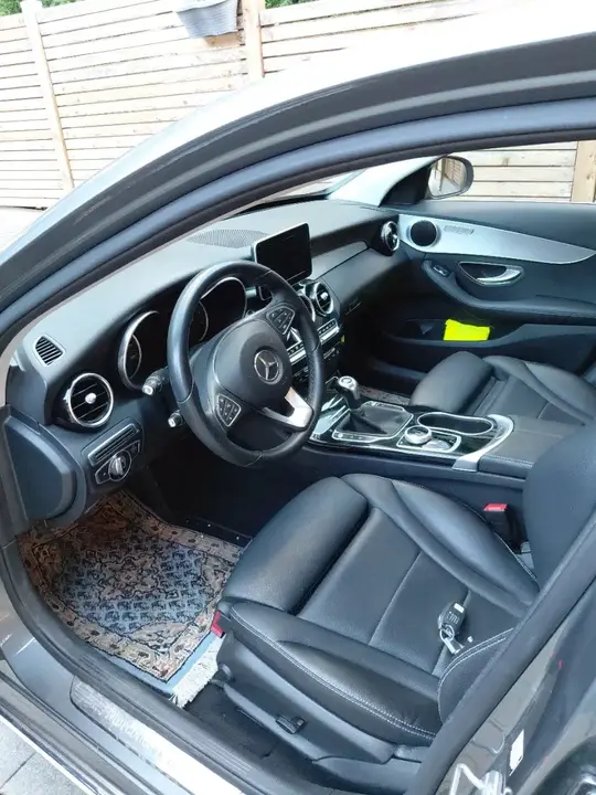 Mercedes-Benz C-Class 2018 photo 2