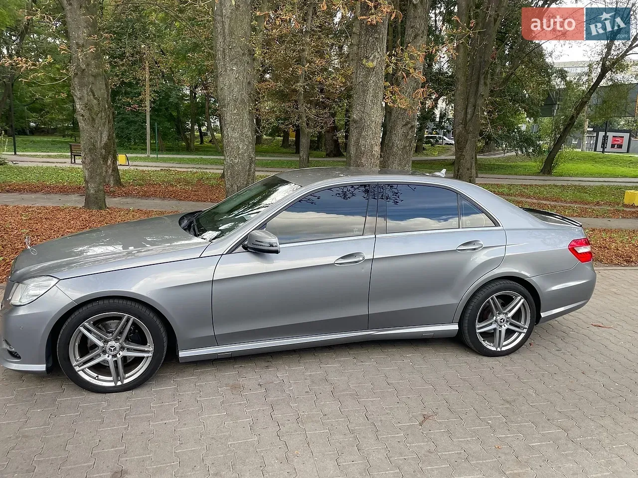 Mercedes-Benz E-Class 2012 photo 3