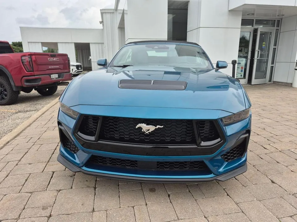 Ford Mustang 2026 photo 2