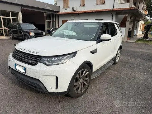 Land Rover Discovery 2019 photo 2