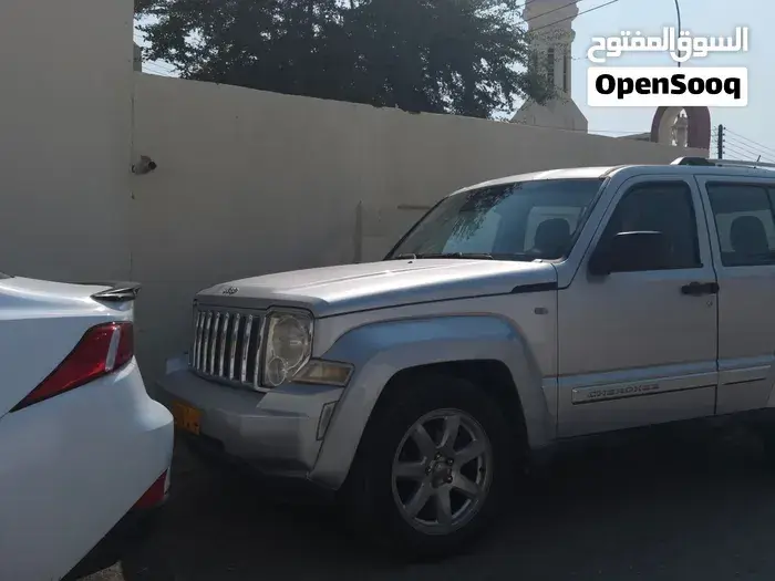 Jeep Cherokee 2012 photo 2