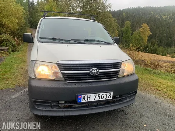 Toyota Hiace 2011 photo 2