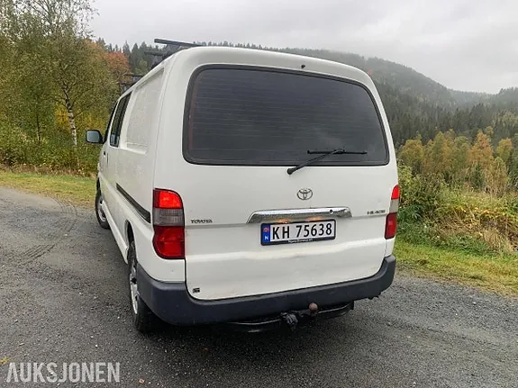 Toyota Hiace 2011 photo 4