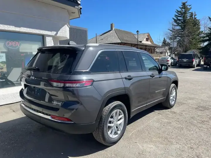 Jeep Grand Cherokee 2026 photo 3