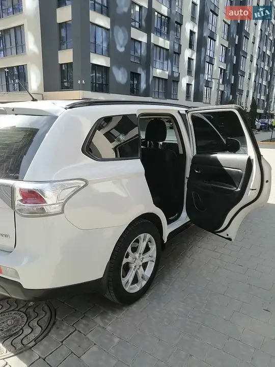 Mitsubishi Outlander 2013 photo 4