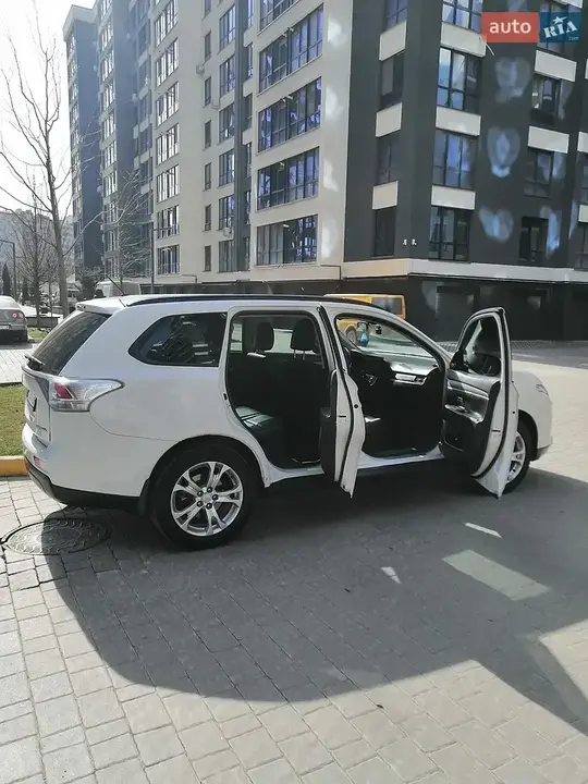 Mitsubishi Outlander 2013 photo 3