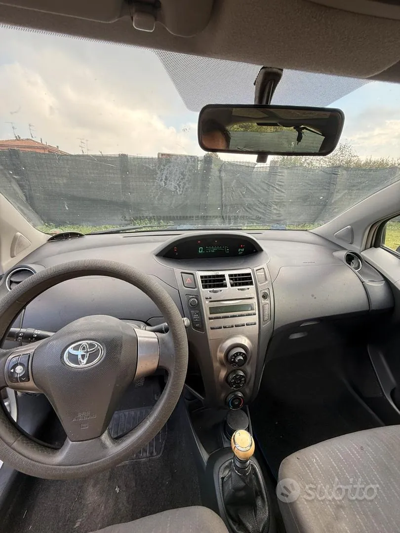 Toyota Yaris 2009 photo 4