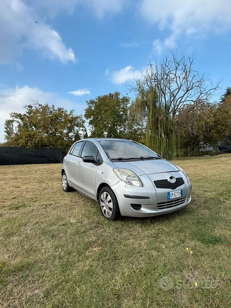 Toyota Yaris 2009 photo 2