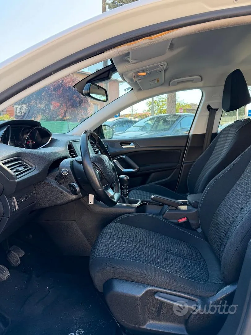 Peugeot 308 2019 photo 4