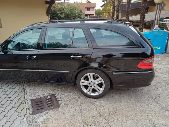 Mercedes-Benz E 320 2009 photo 2