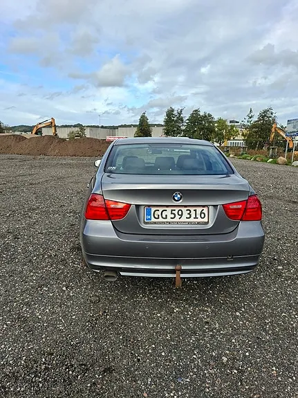 BMW 3 Series 2010 photo 4