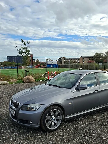 BMW 3 Series 2010 photo 2