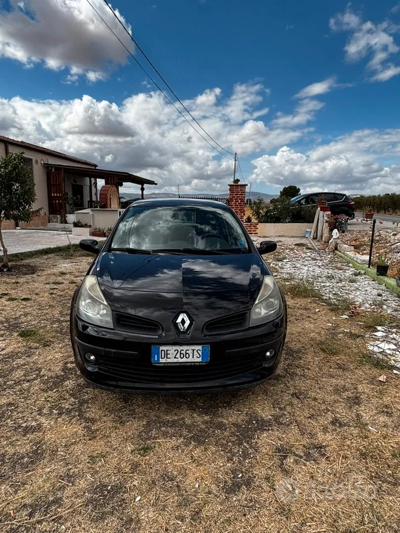 Renault Clio 2007 photo 2