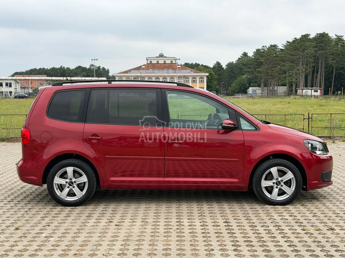 Volkswagen Touran 2012 photo 5