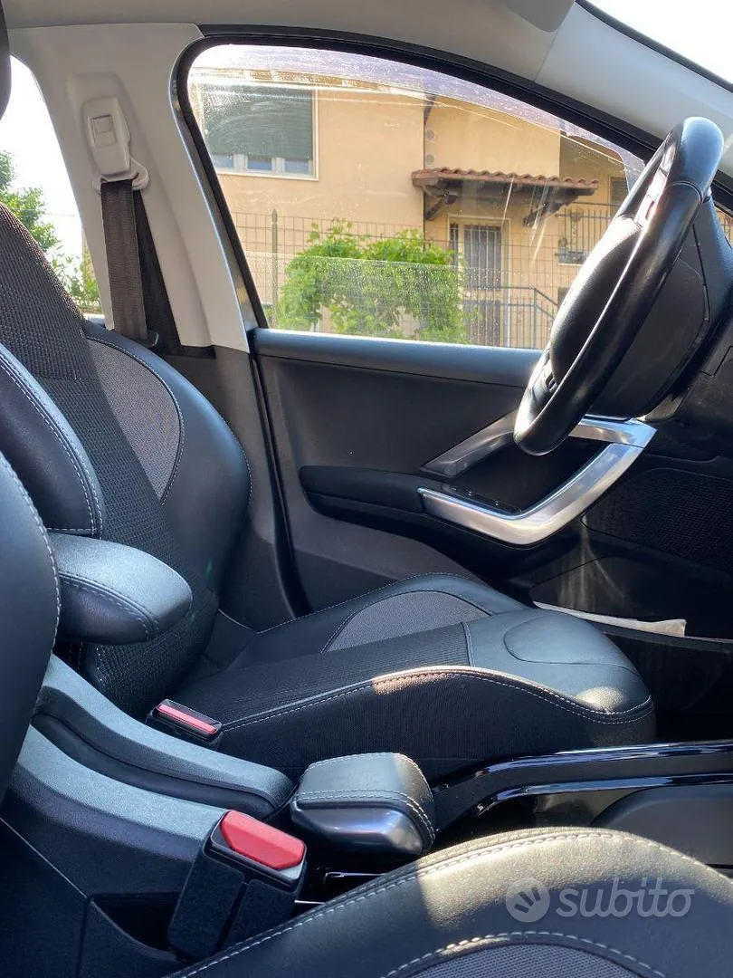 Peugeot 2008 2019 photo 3
