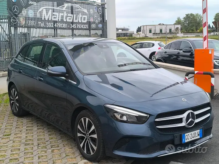 Mercedes-Benz B 180