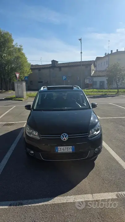 Volkswagen Touran 2011 photo 2