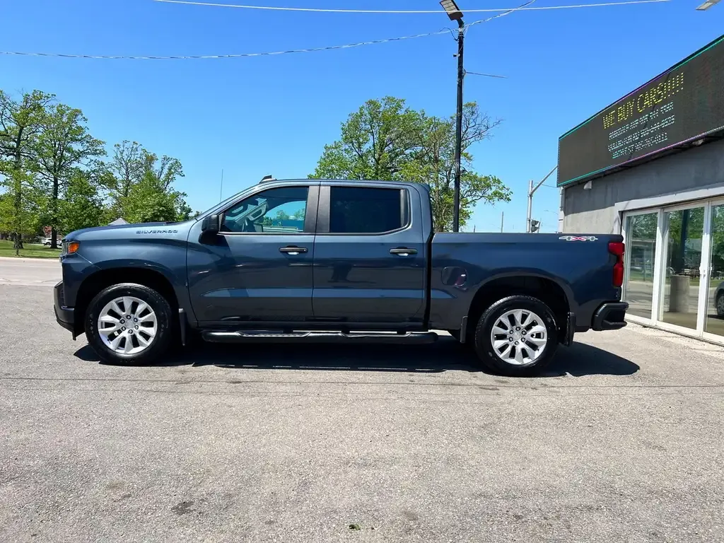 Chevrolet Silverado 1500 2021 photo 2