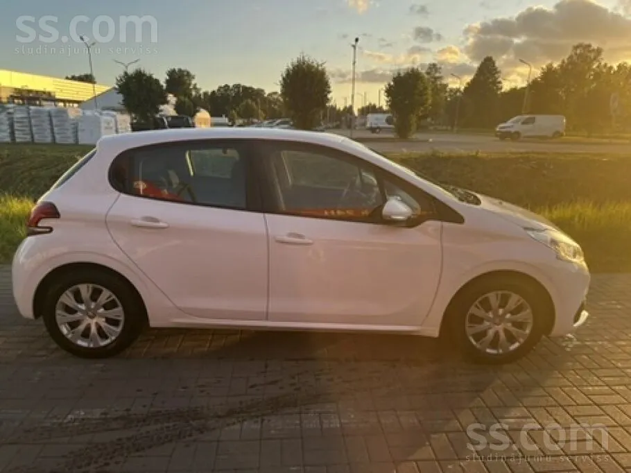 Peugeot 208 2017 photo 2