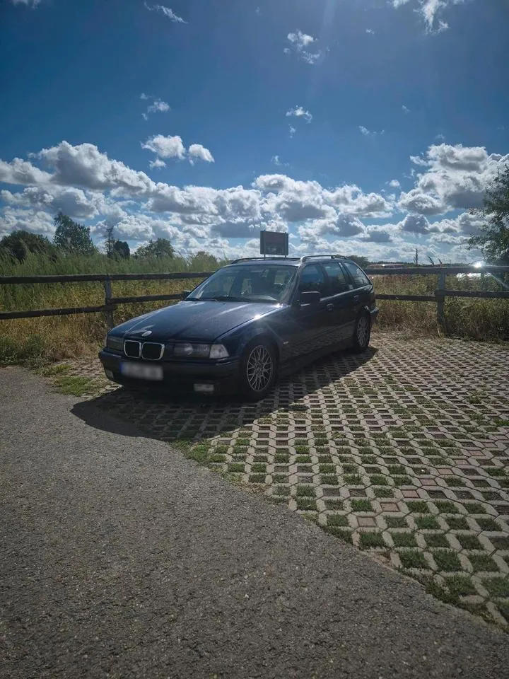 BMW 320I