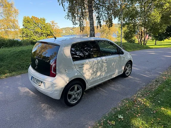 Volkswagen Up 2014 photo 4