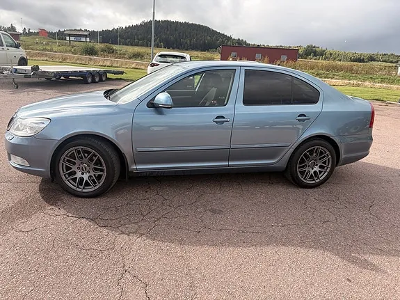 Skoda Octavia 2011 photo 2