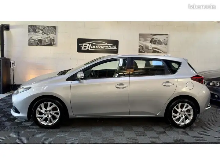 Toyota Auris 2017 photo 2