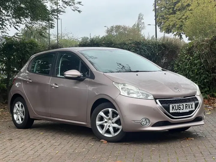 Peugeot 208 2013 photo 5
