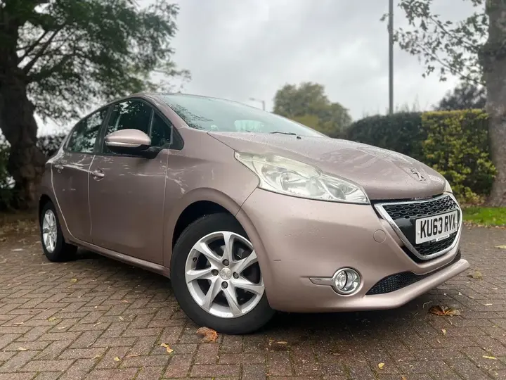 Peugeot 208 2013 photo 2